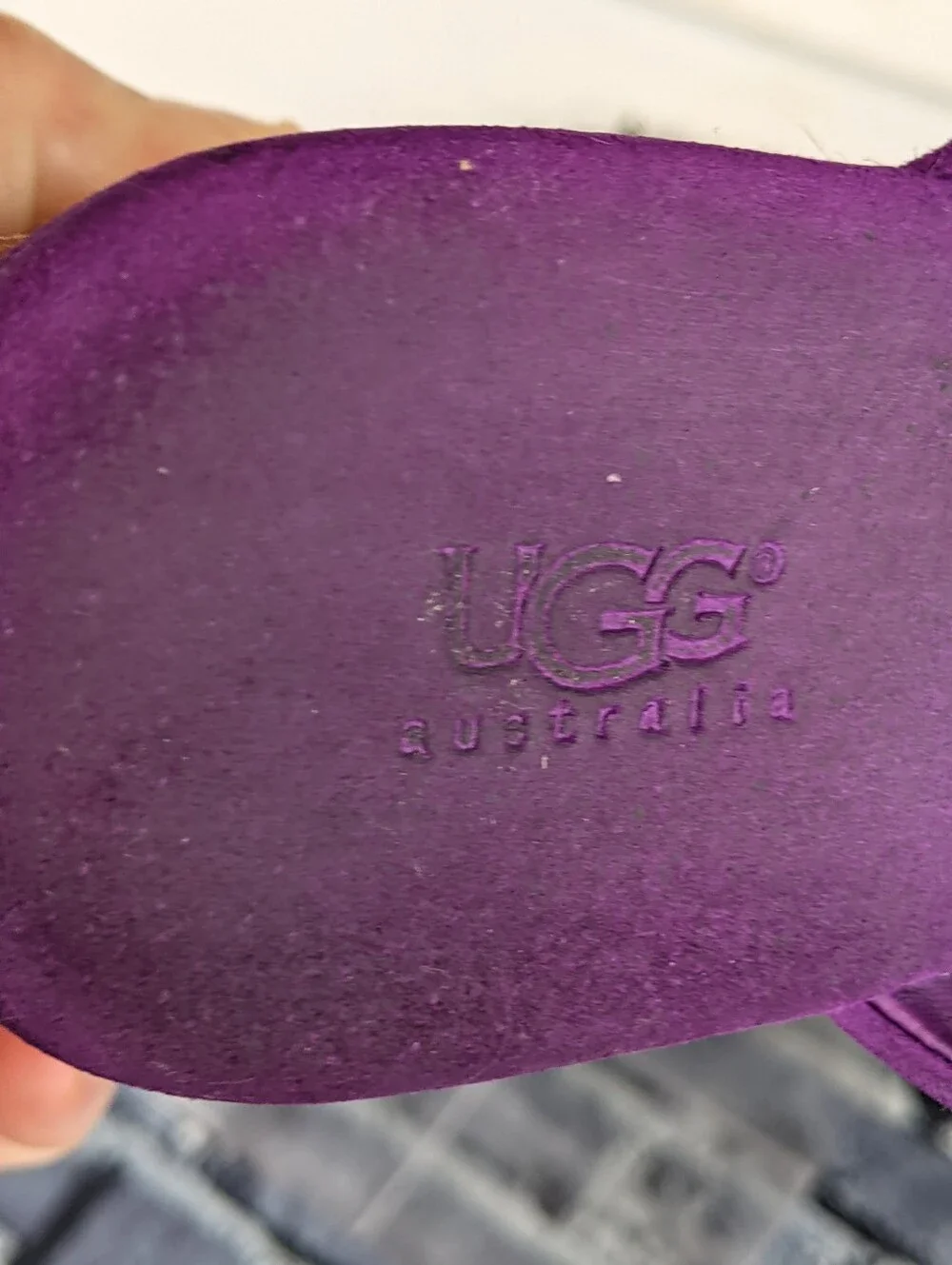 UGG 